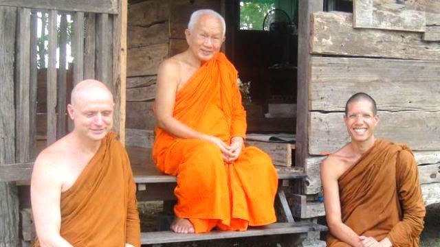 ปกหนังสือ ตอบคำถามเรื่องอภิธรรม